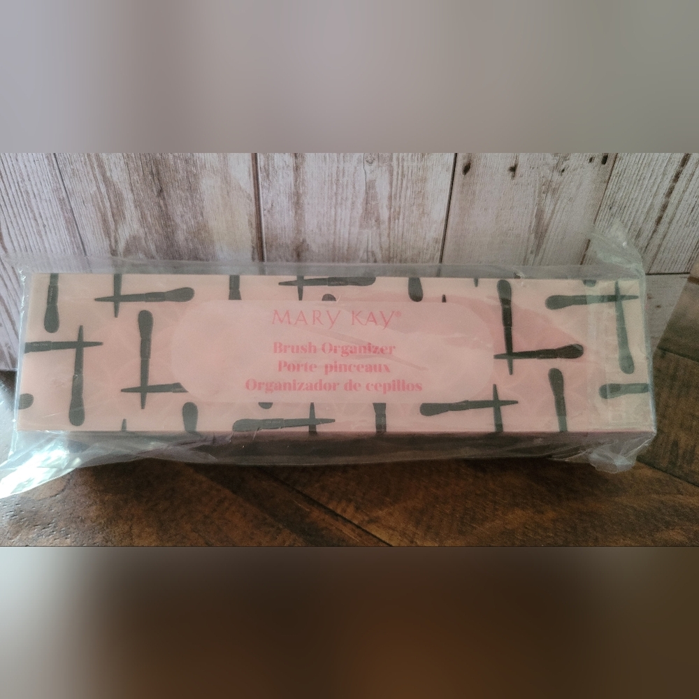 NIB MaryKay Brush Oragnizer